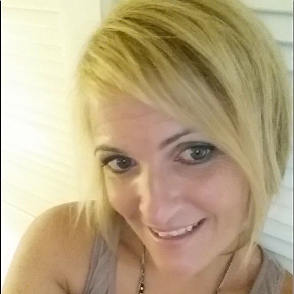 Meet your Posher, Carla - Picture 2 of 8